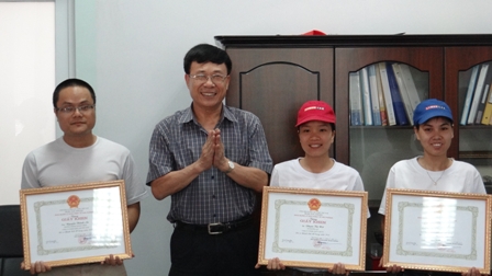 Doanh nghiệp FDI tiêu biểu trong KCN NOMURA - Hải Phòng được khen thưởng vì những thành tích hoạt động 2013